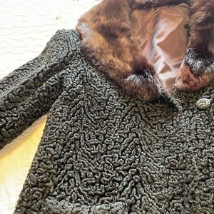 Beautiful 1950s  vintage fur coat. Great condition!